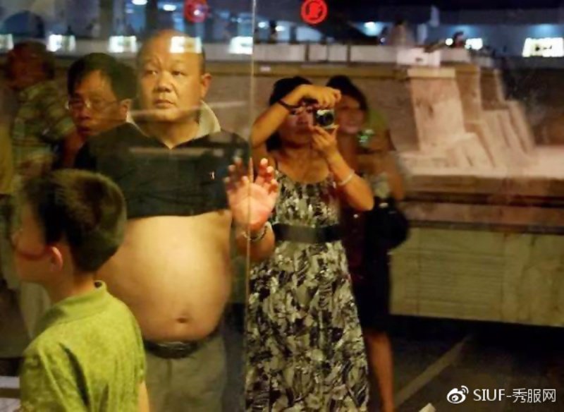 Beijing Bikini Successfully Satirizes Chinese Custom Of Exposing Beer