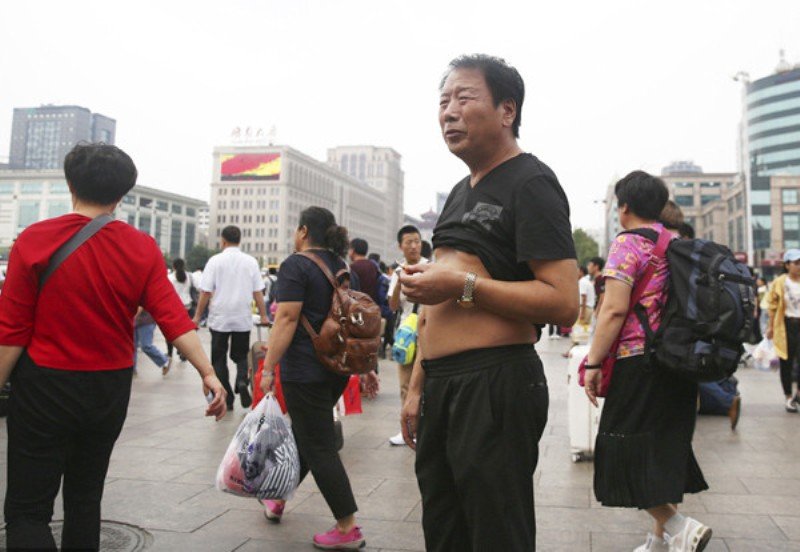 Beijing Bikini Successfully Satirizes Chinese Custom Of Exposing Beer