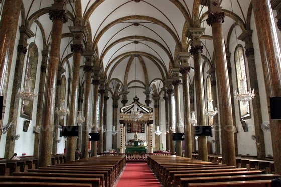 Wangfujing Church inside