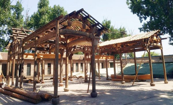 Innovative traditional Chinese architectural carpentry workshop