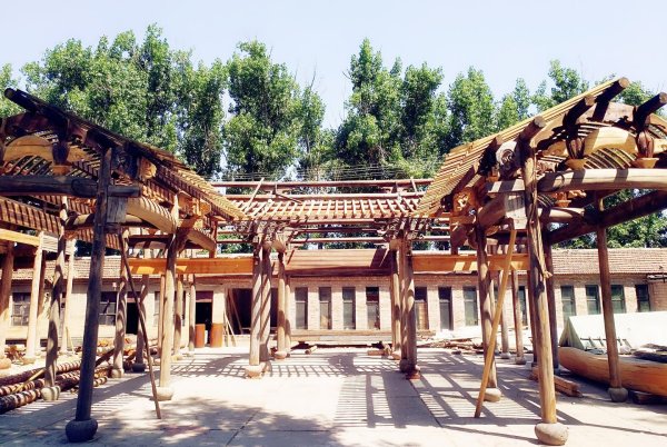 Inovative traditional Chinese architectural carpentry workshop