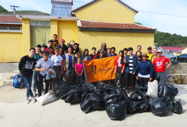 Beijing Hikers Earth Day clean up 2016