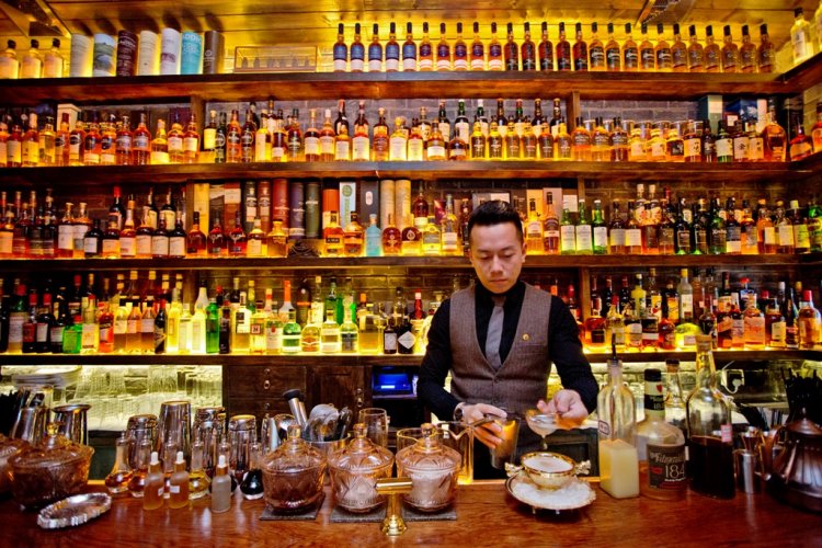 R1 A Closer Look at the Bar &amp; Club Awards: Best Whisky Bars in Beijing