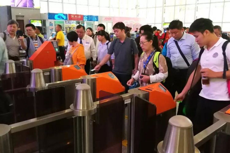 DP Beijing South Railway Station Expands Paperless Tickets for High-Speed Trains