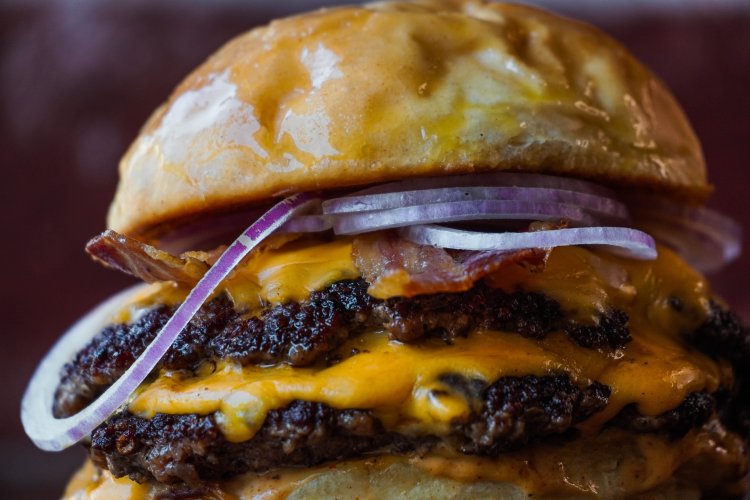 Calling All Beijing Burger Experts: Help Us Rank This Year’s Top 16!