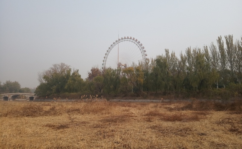 Exploring the Dried-Up Husk of Floating Dragon Amusement Park