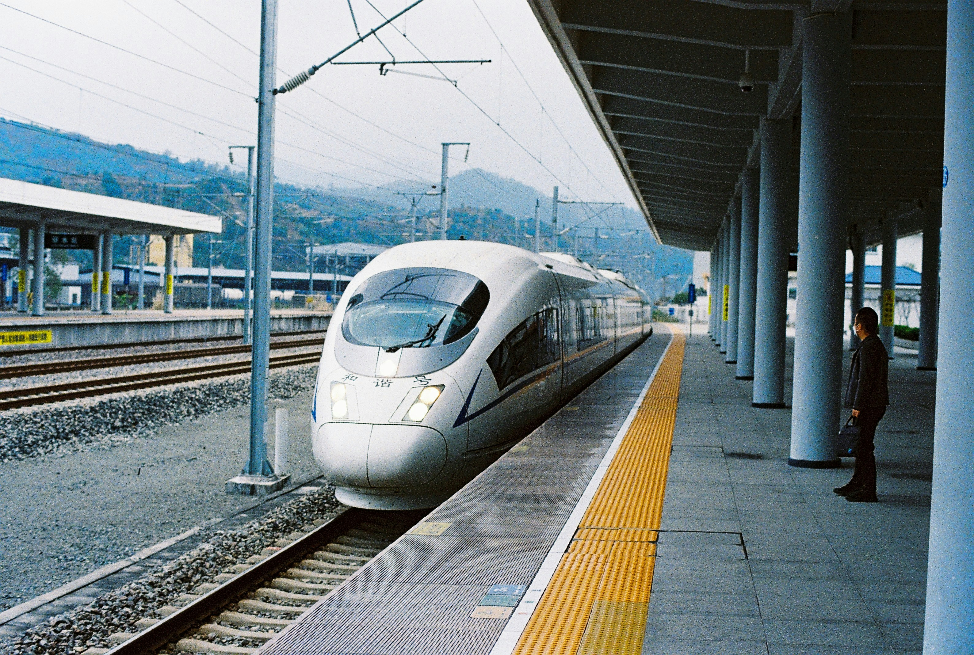 Four High-Speed Trains Now Depart from Beijing Station + Other Transit News