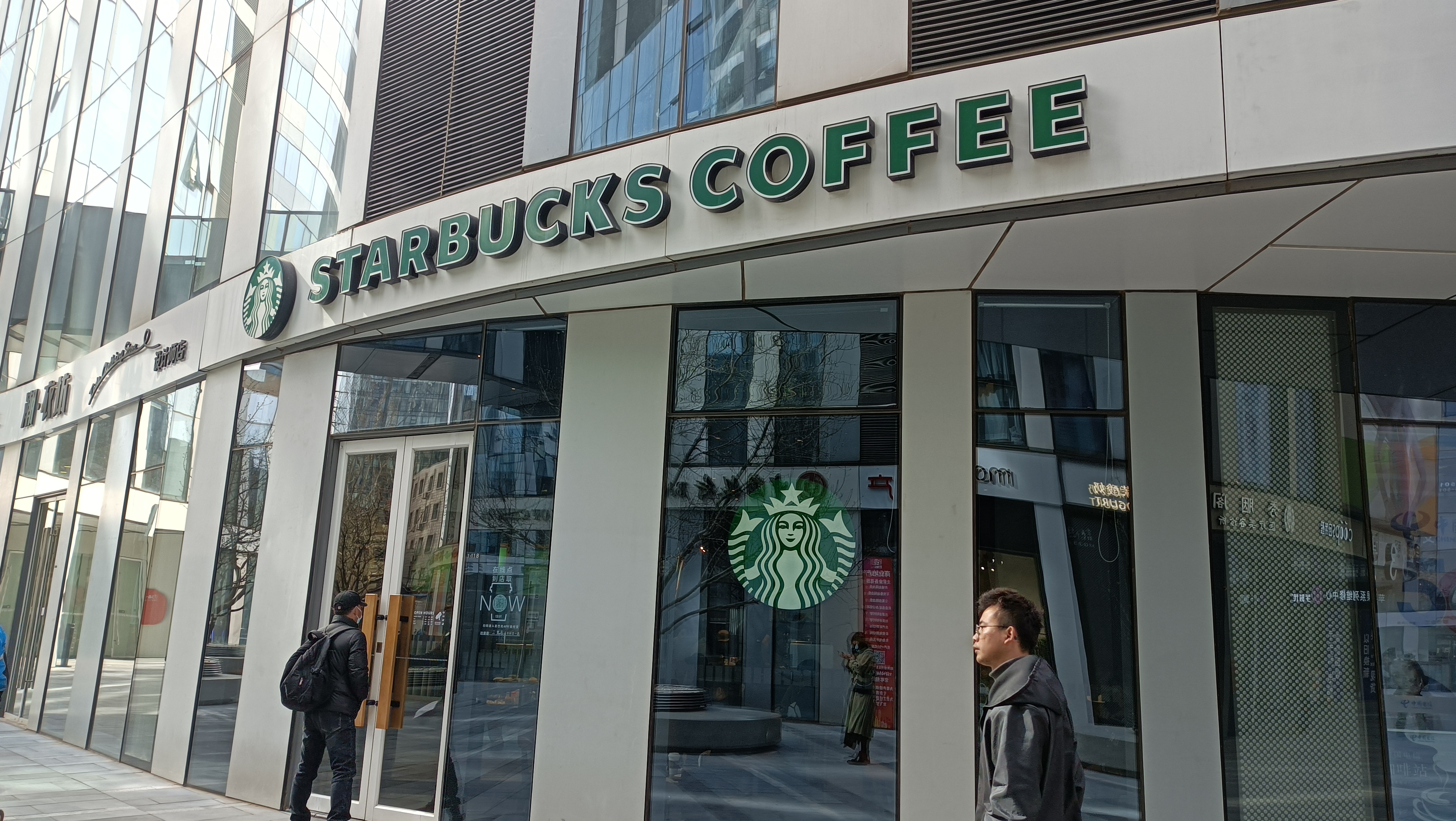 Are people in China falling out of love with Starbucks?