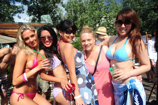 Riviera Pool Party02