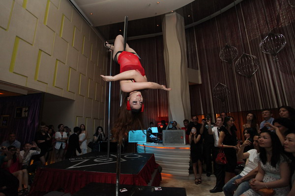 Zeta Bar Pole Dancing Competition Beijing07