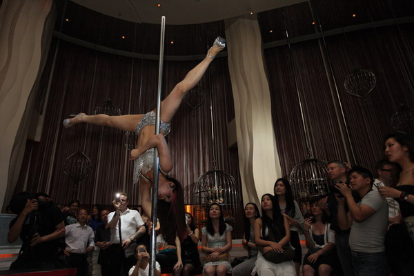 Zeta Bar Pole Dancing Competition Beijing09